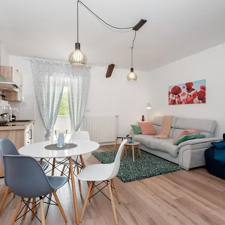 Tri Murve Bed & Breakfast Plomin